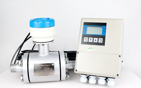 分體銀色流量計 法蘭夾裝配BSP螺紋管段.JPG 分體銀色流量計 法蘭夾裝配BSP螺紋管段.JPG